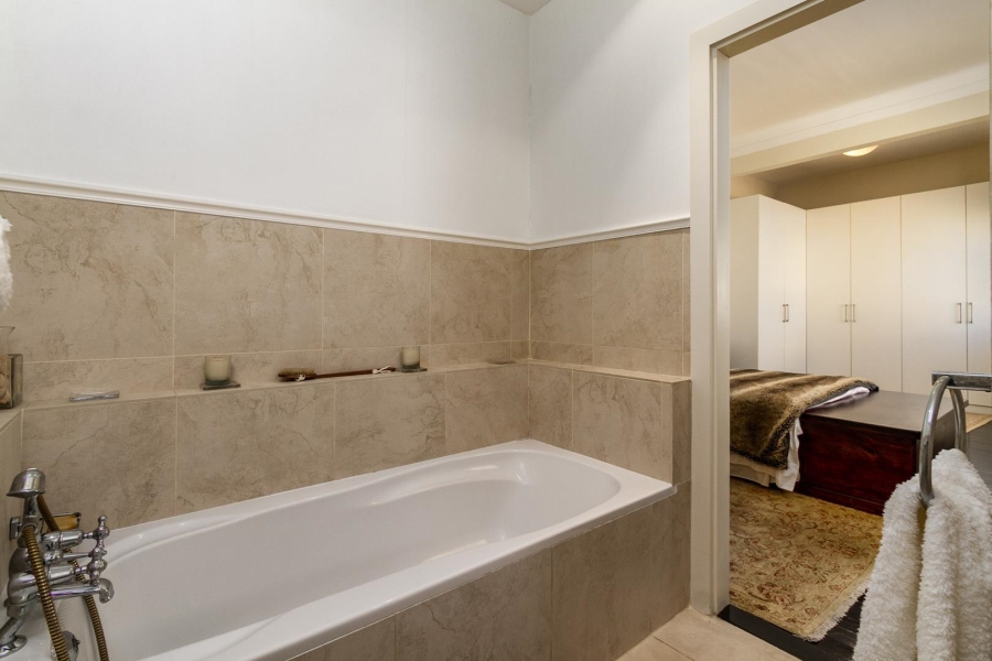 To Let 3 Bedroom Property for Rent in Sea Point Western Cape